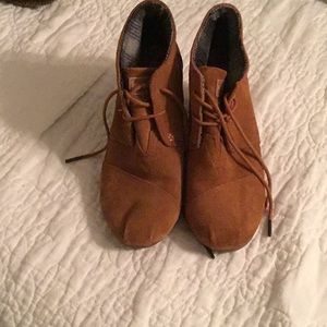 Toms Ankle Wedge Boots Kala size 9.5 Lace Up